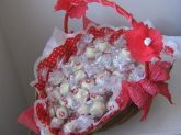 CESTA BOMBONS DE CHOCOLATE BRANCO